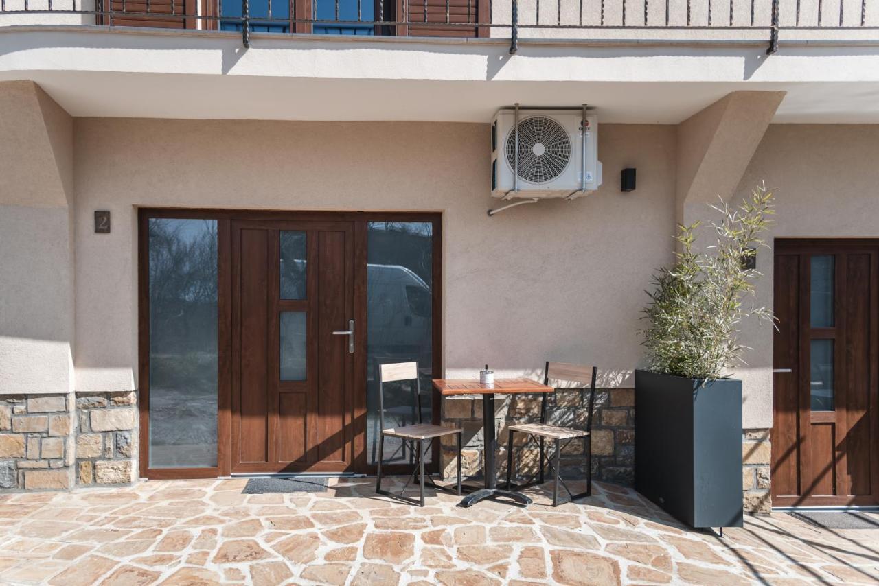 דירות קופר Hisa Kapis With Hot Tube מראה חיצוני תמונה