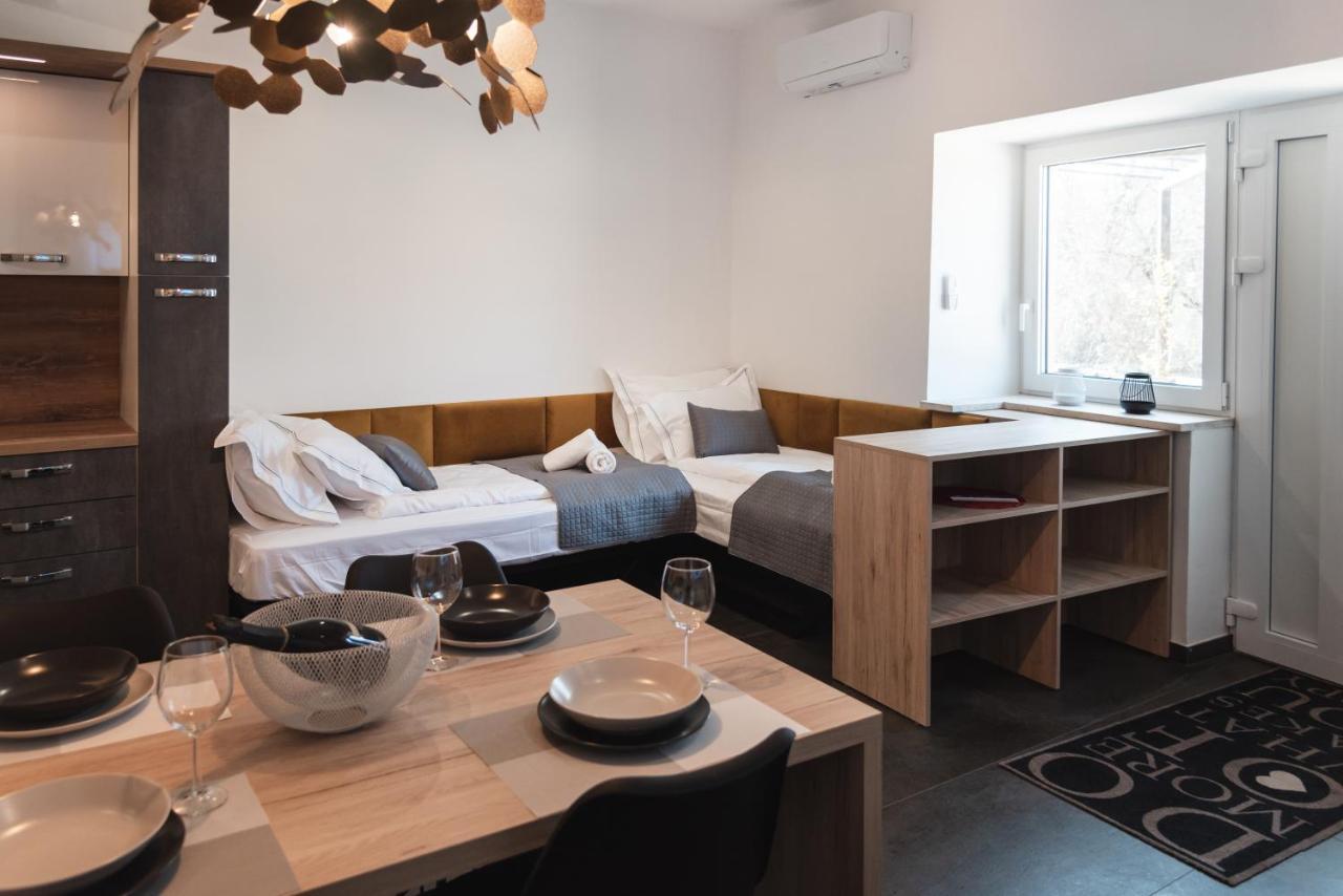 דירות קופר Hisa Kapis With Hot Tube מראה חיצוני תמונה